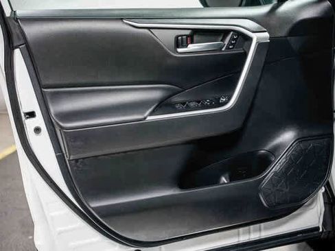 Certified 2022 Toyota RAV4 XLE Premium image 19