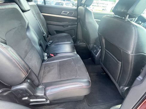 Used 2018 Ford Explorer XLT w/ Equipment Group 202A AWD/4WD image 36