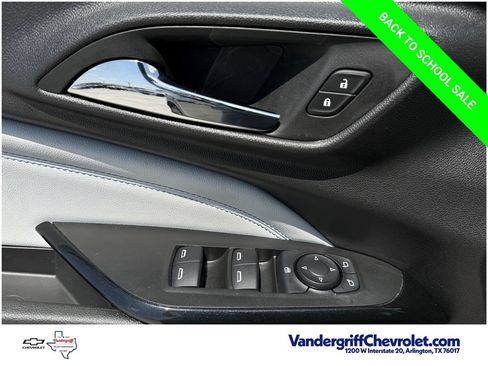 Used 2025 Chevrolet Trax LT w/ LT Convenience Package FWD image 20