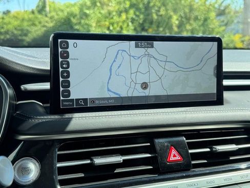 Used 2025 Genesis G70 2.5T image 21