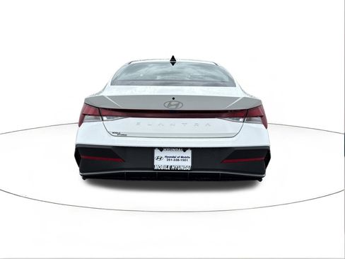 New 2026 Hyundai Elantra SE FWD image 4