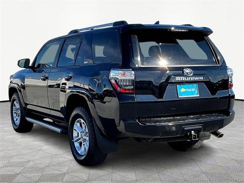 Used 2022 Toyota 4Runner SR5 Premium image 4