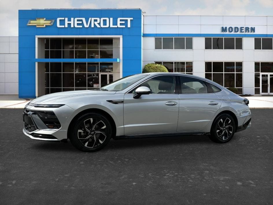 Used 2025 Hyundai Sonata SEL FWD image 1
