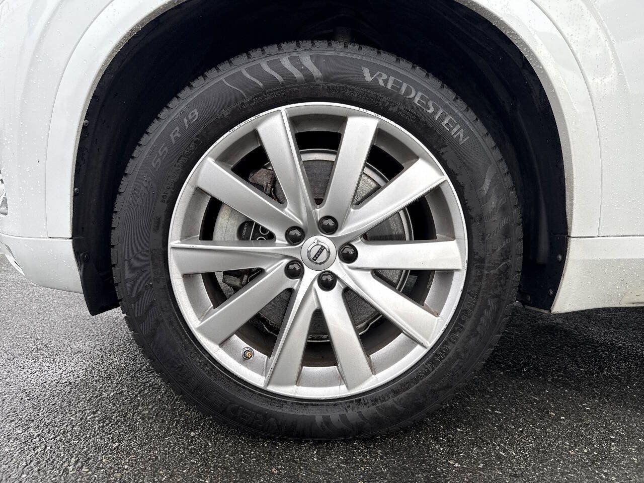 Used 2016 Volvo XC90 T6 Momentum w/ Momentum Plus Package AWD/4WD image 2