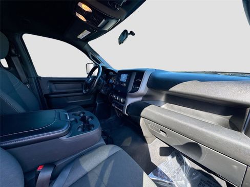 Used 2024 RAM 2500 Tradesman w/ Chrome Appearance Group image 26