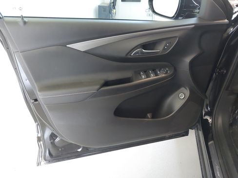 Used 2025 Buick Envista Avenir FWD image 25