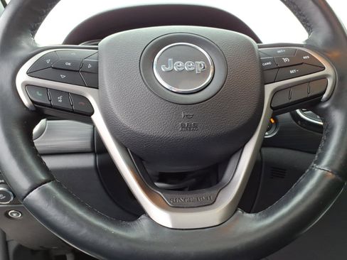 Used 2019 Jeep Grand Cherokee Altitude image 12