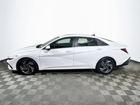 Used 2024 Hyundai Elantra Limited FWD image 4