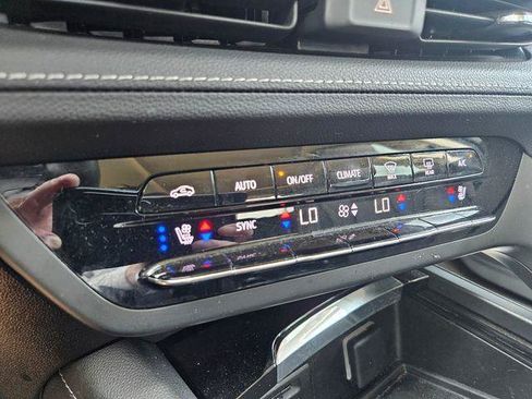Used 2023 Buick Envision Avenir AWD/4WD image 29