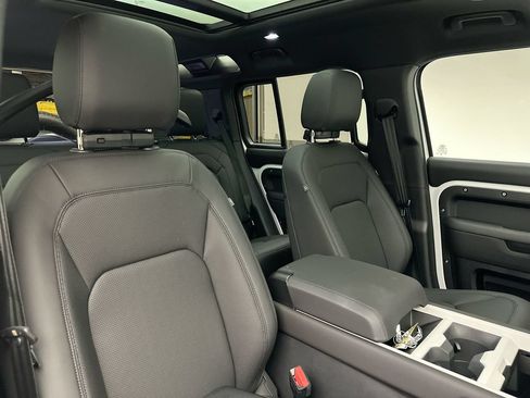 Used 2025 Land Rover Defender 110 S AWD/4WD image 5