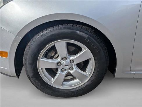 Used 2014 Chevrolet Cruze LS image 9
