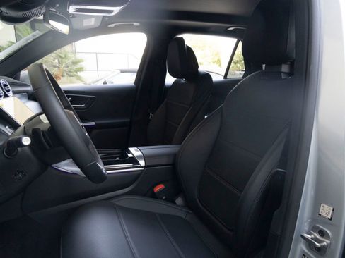 Used 2026 Mercedes-Benz GLC 300 image 12
