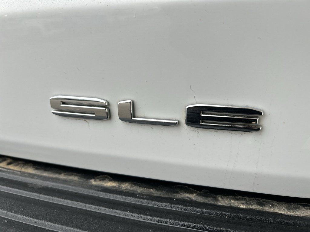 Used 2024 GMC Yukon SLE AWD/4WD image 8