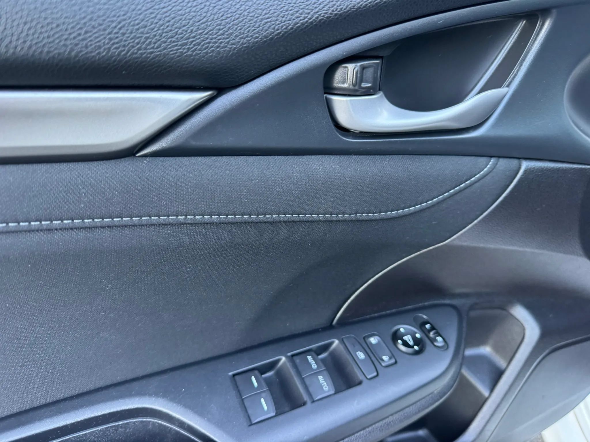 Used 2020 Honda Civic EX image 38