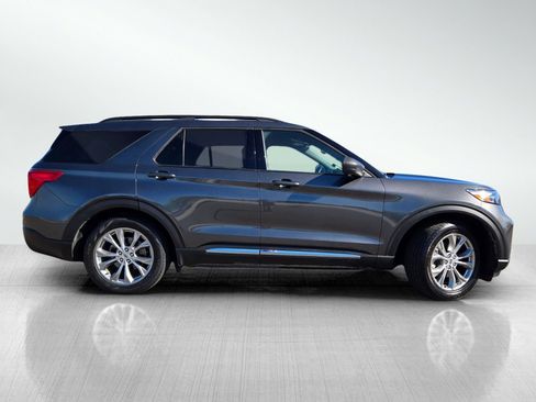Used 2020 Ford Explorer XLT w/ Equipment Group 202A RWD image 3