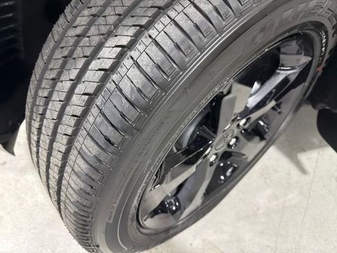 New 2025 Jeep Grand Cherokee Altitude image 5