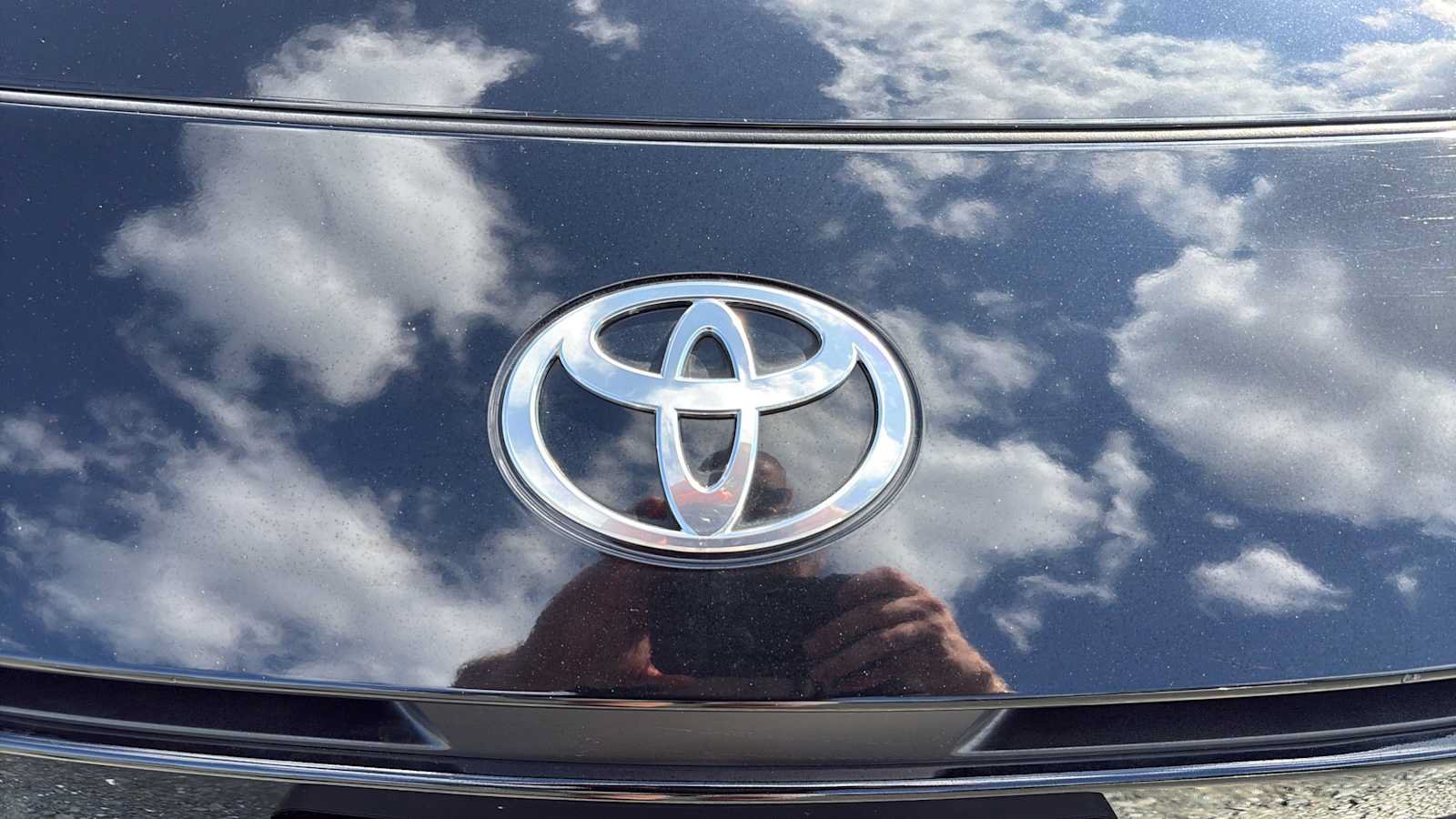 Used 2025 Toyota Camry SE FWD image 26