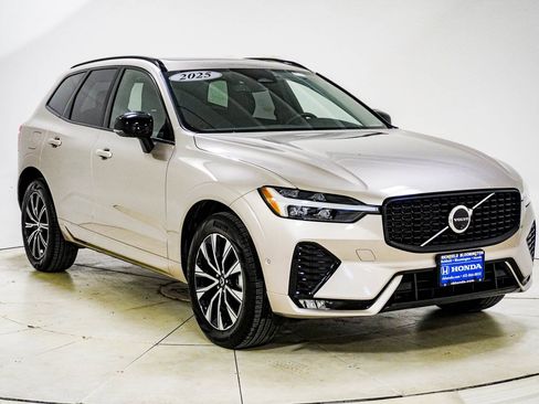 Used 2025 Volvo XC60 B5 Plus image 13