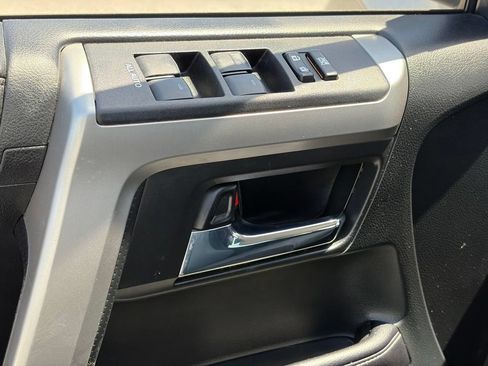Used 2016 Toyota 4Runner SR5 RWD image 5