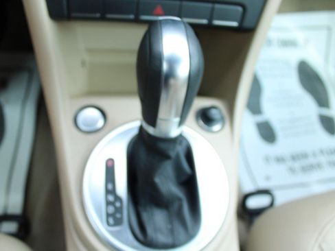 Used 2015 Volkswagen Beetle 1.8T FWD image 32