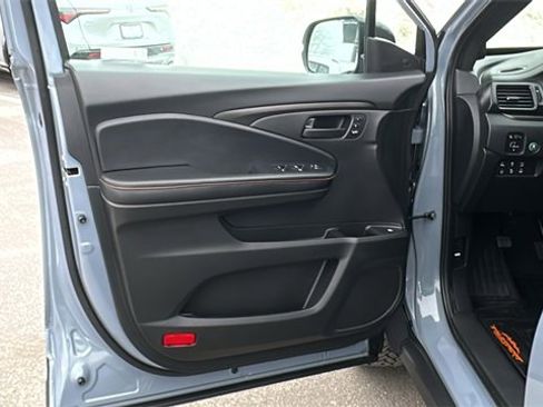 Used 2025 Honda Ridgeline TrailSport image 8