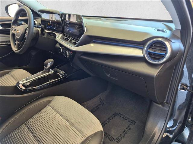 Used 2025 Chevrolet Trax LT FWD image 27