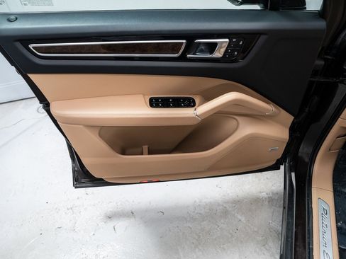 Used 2023 Porsche Cayenne Platinum Edition image 24