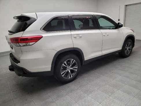 Used 2019 Toyota Highlander LE FWD image 9