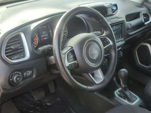 Used 2020 Jeep Renegade Latitude w/ Cold Weather Group image 12