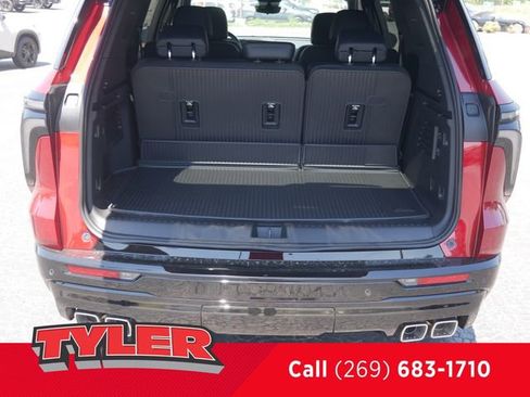 New 2026 Chevrolet Traverse High Country w/ LPO, Floor Liner Package AWD/4WD image 17