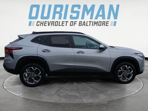 Certified 2025 Chevrolet Trax LT w/ Driver Confidence Package FWD image 6