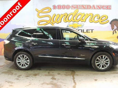 Used 2023 Buick Enclave Avenir image 1