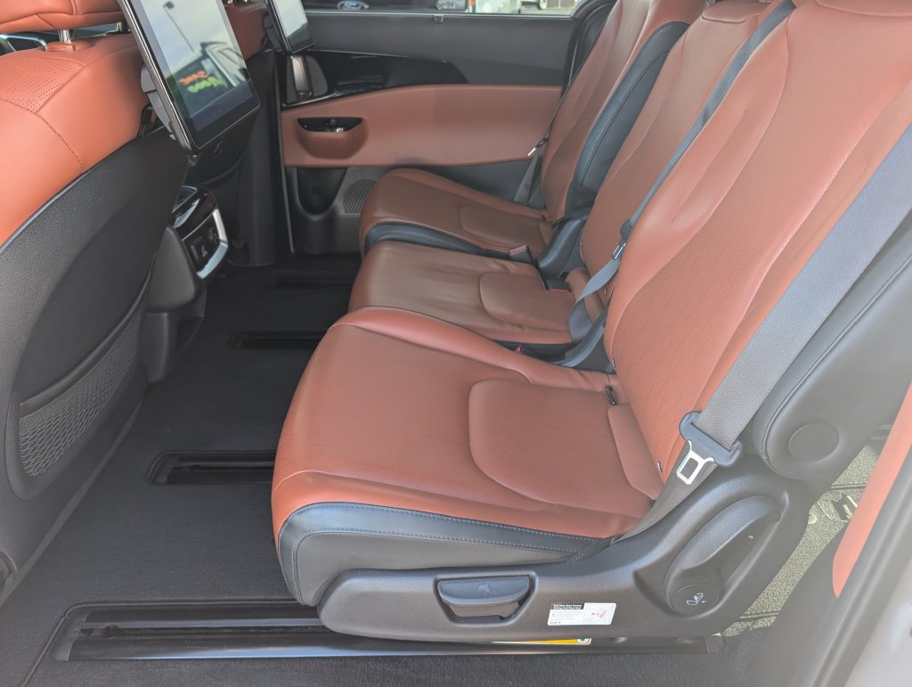 Used 2022 Kia Carnival SX FWD image 11