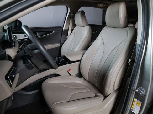 Used 2023 Lincoln Nautilus Reserve w/ Equipment Group 202A image 5