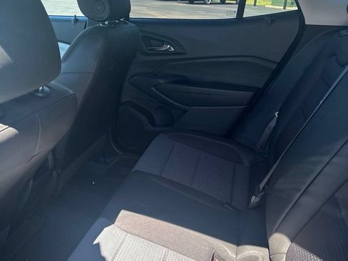 Used 2025 Chevrolet Trax LT w/ LT Convenience Package FWD image 8
