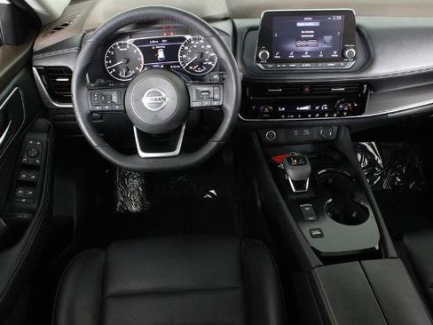 Certified 2021 Nissan Rogue SV w/ Premium Package FWD image 7