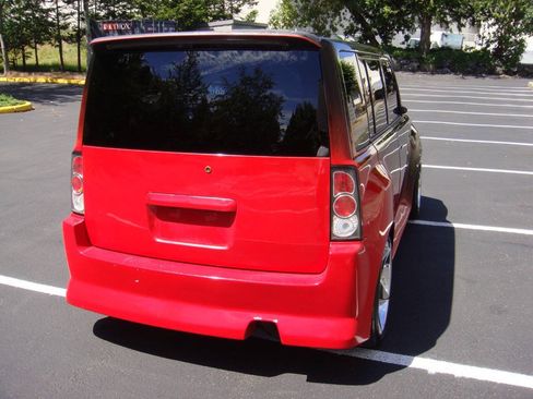 Used 2005 Scion xB FWD image 7
