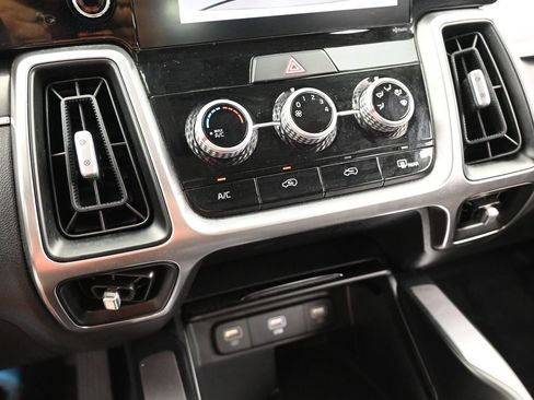 Used 2023 Kia Sorento LX image 30