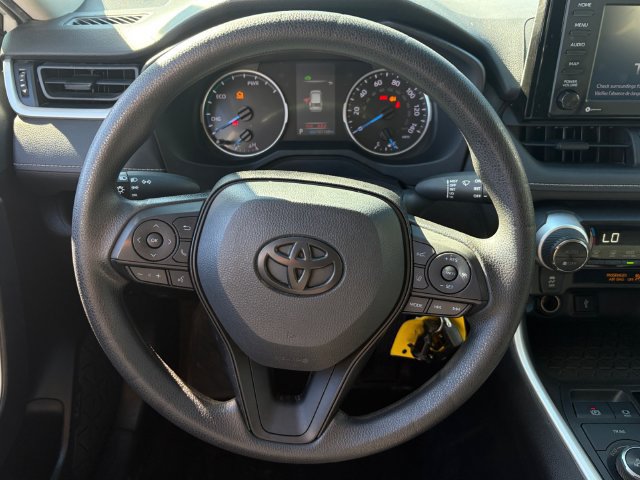 Used 2022 Toyota RAV4 LE AWD/4WD image 9