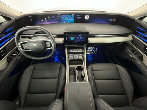 Used 2025 Lincoln Nautilus Premier image 10