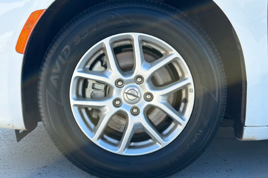 Used 2022 Chrysler Pacifica Touring-L FWD image 37