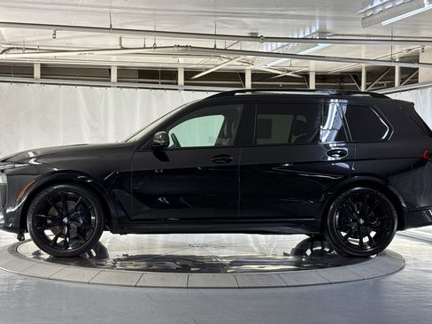 Used 2024 BMW X7 xDrive40i w/ M Sport Package AWD/4WD image 2
