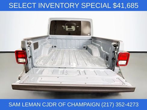 New 2025 Jeep Gladiator Sport image 23
