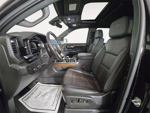 Used 2022 Chevrolet Silverado 1500 High Country w/ High Country Premium Package image 9