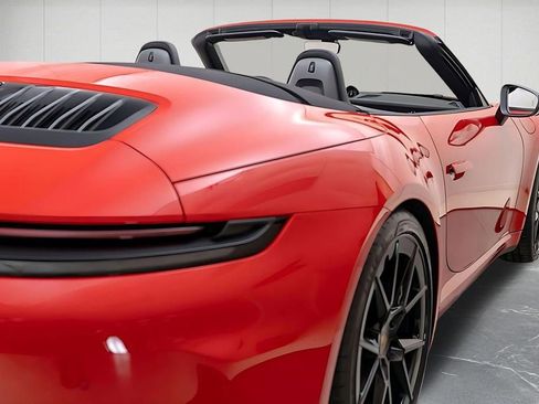 Used 2025 Porsche 911 Carrera T RWD image 17