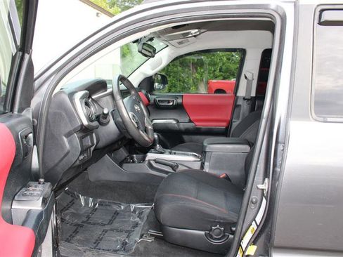 Used 2017 Toyota Tacoma SR5 w/ Tow Package AWD/4WD image 6