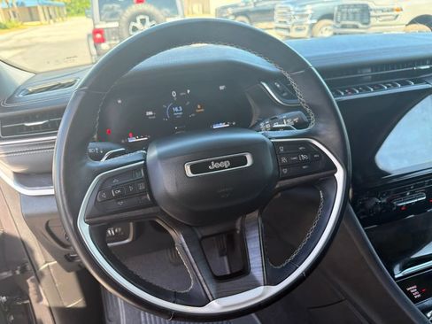 Used 2021 Jeep Grand Cherokee L Limited AWD/4WD image 12