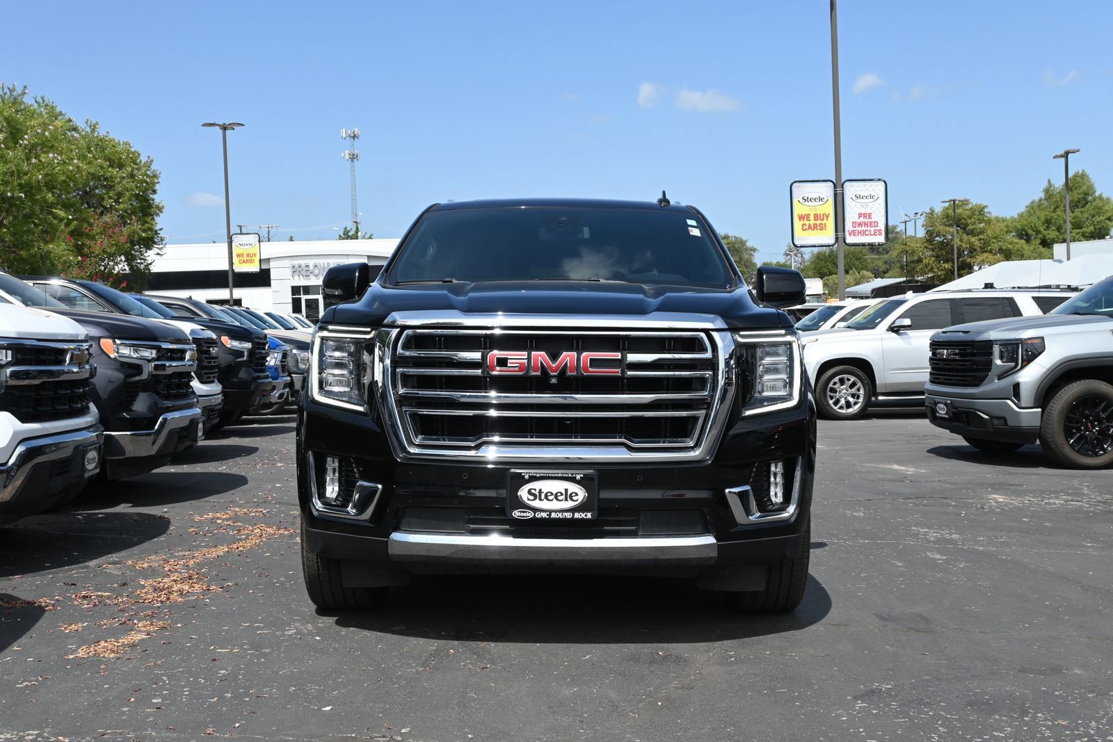 Used 2024 GMC Yukon XL SLT w/ SLT Luxury Package AWD/4WD image 2