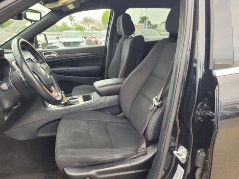 Used 2017 Jeep Grand Cherokee Laredo w/ Quick Order Package 2BE image 10