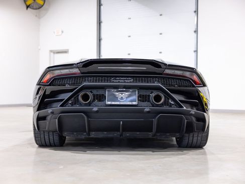 Used 2020 Lamborghini Huracan EVO image 5
